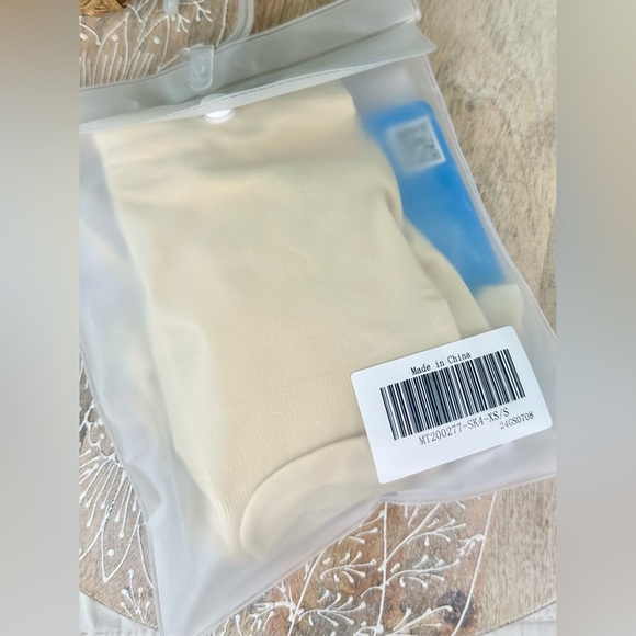 Sensil Women’s Slimming and Smoothing Body Shaper in Beige Size XS/S NWT - Picture 7 of 7